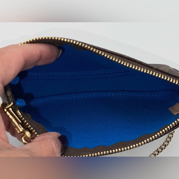 LOUIS VUITTON Mini Pochette Accessories 2019 Holiday Vivienne Venice - Picture 5 of 9